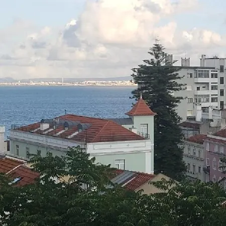 Sunny Double In A Shared Close To Downtown בית אירוח